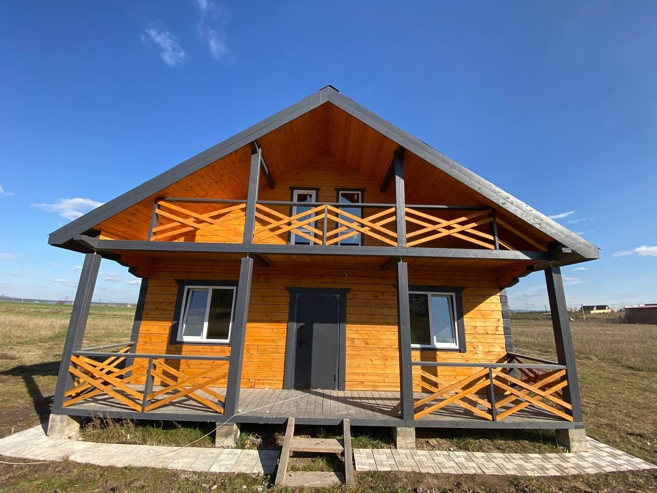 В продаже дом из 18 бруса.
Все под ключ
-септик
-скважина
-электричество
-ремонт

2 спальни, большая кухня-гостинная-идеальный вариант для семейного круглогодичного проживания.