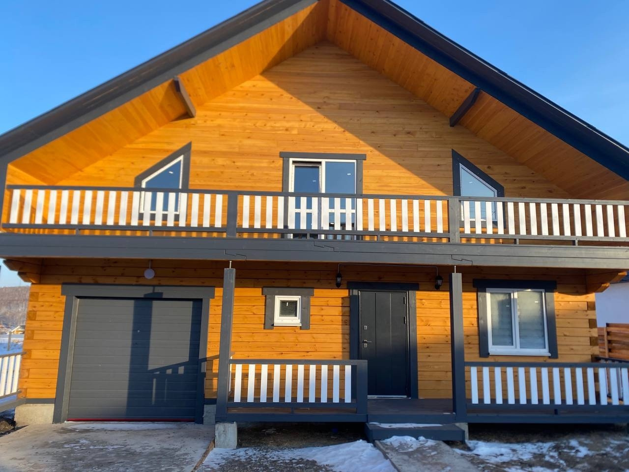 ? Дом с характером: продается брусовой дом с теплым гаражом!

Ищете дом, где пахнет деревом, а машина всегда под присмотром в холода? Этот вариант для вас!
Внутри тепло и уютно (хороший брус!), снаружи — ухоженная территория. Гараж на 1 авто уже готов принять вашу машину.

Что еще важно:
✅ Жилая пло